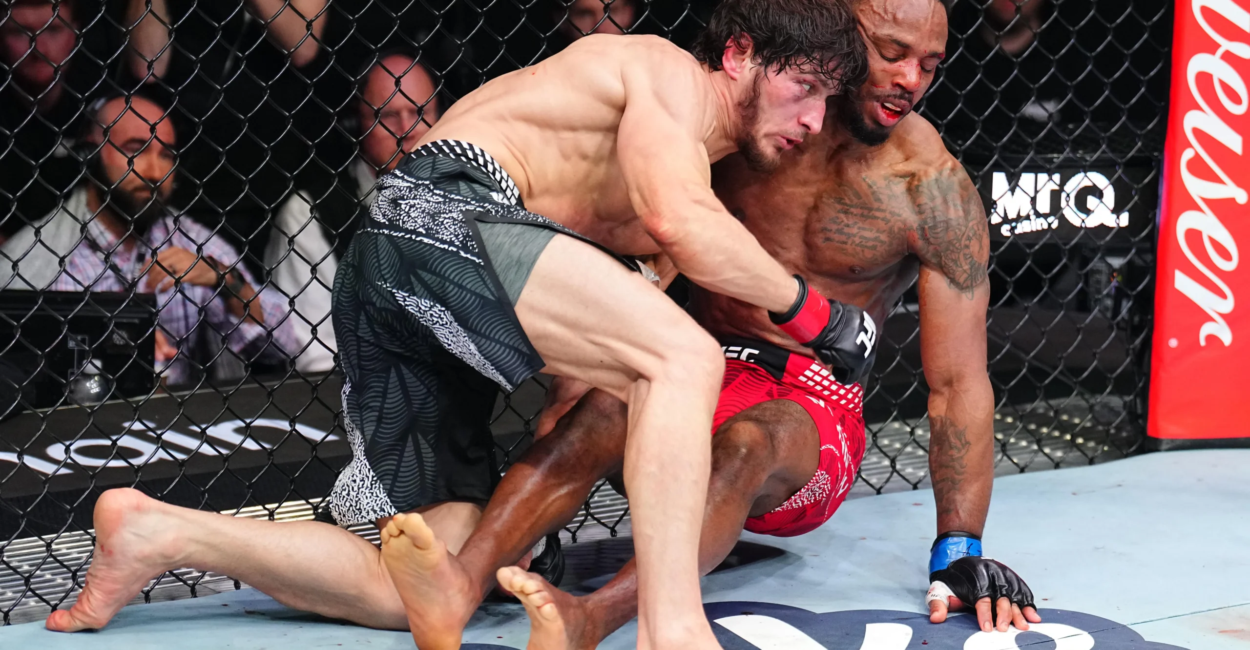 takedown berulang - ilustrasi berita Movsar Evloev Siap Melakukan Takedown Berulang demi Kalahkan Volkanovski di UFC 333